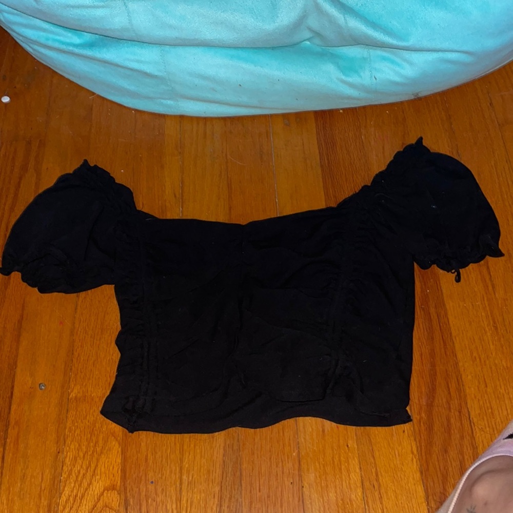 Garage Over the shoulders black cropped short sleeves size medium